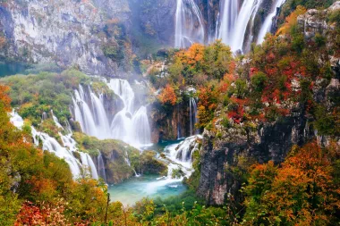 Jesenska čarolija na Plitvičkim jezerima odmara dušu