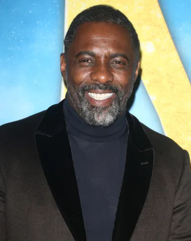 Kao i oni prije njega, najseksi muškarac za 2018. godinu bio je skroman zbog vijesti da je osvojio ovu titulu. &quot;Pomislio sam: &apos;Ma, daj, nema šanse. Stvarno?&quot;, rekao je Idris Elba za People. &quot;Pogledao sam se u ogledalo, malo se proučavao. Pomislio sam: &apos;Da, danas si zapravo prilično seksi.&quot;