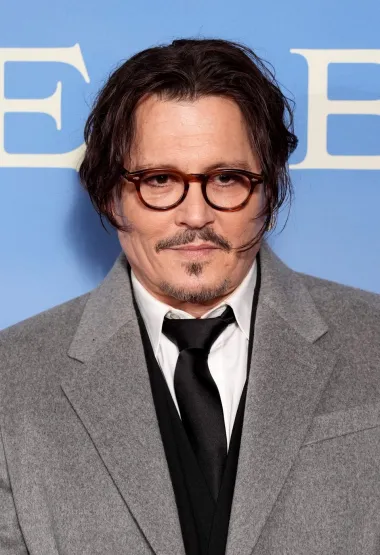 Dvadeset i pet godina nakon svog filmskog debija, Johnny Depp bio je hit među obožavateljima i kolegama. &quot;Možda mi je to najteža uloga do sada — održati hladnu glavu.&quot;
