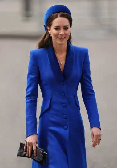 Ožujak, 2022., London - u kombinaciji dizajnerice Catherine Walker
