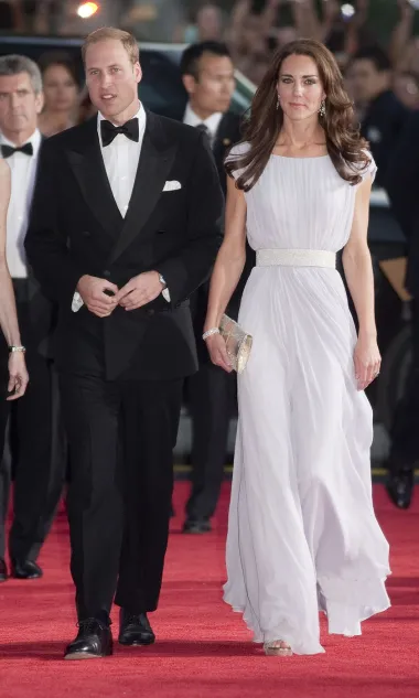 Kate je izgledala poput princeze iz bajke u ovoj pastelnoj chiffon haljini Alexandra McQueena, a na BAFTA nagradama pojavila se nedugo nakon vjenčanja s Williamom.