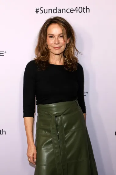 64-godišnja Jennifer Grey, američka glumica, najpoznatija je po ulozi Baby u kultnom filmu Prljavi ples (Dirty Dancing), koji ju je učinio svjetski poznatom.