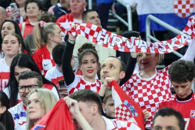 Spremni smo za navijačko ludilo - ovo su najbolji outfiti s tribina