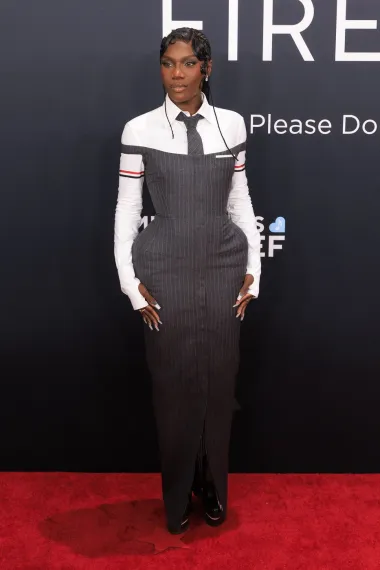 Pjevačica  nominirana za najbolji rap album u Thom Browne haljini. 