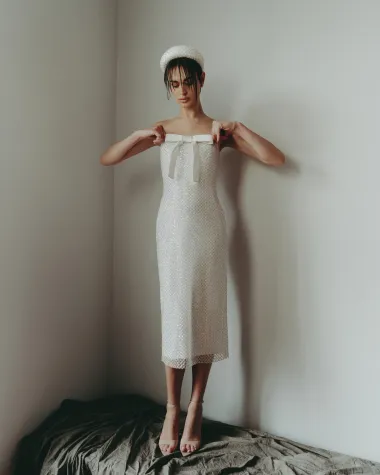 Pretvarajući svoje najpoznatije modele iz prijašnjih kolekcija u nezaboravne haljine za mladenke još jednom je pokazala moć mode kada se njome bavi prirodni esteta, pa imamo priliku vidjeti dobro poznate Divu, Elenu, Auroru, Avu ili Gardeniu u novoj, predivnoj ulozi.