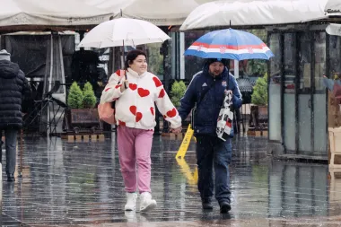 Kišno Valentinovo u centru Zagreba - mnogi su se odlučili za romantiku