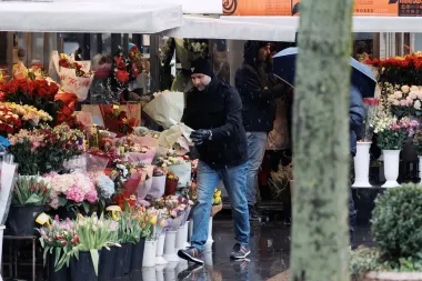 Kišno Valentinovo u centru Zagreba - mnogi su se odlučili za romantiku