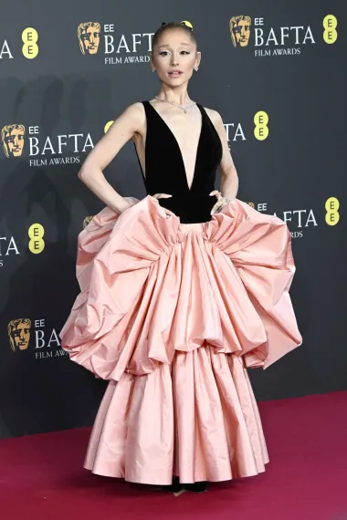 Najglamuroznija modna izdanja s crvenog tepiha na BAFTA nagradama