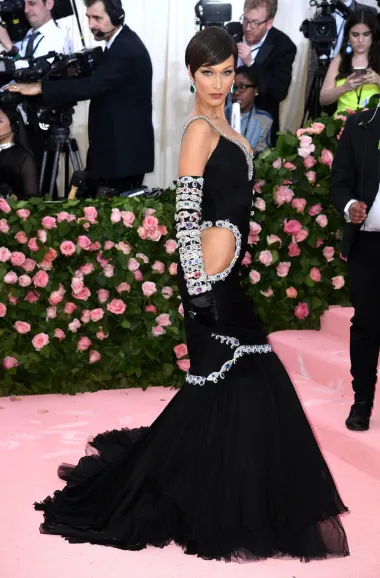 Bella Hadid osvaja na pisti i izvan nje: Nezaboravna izdanja koja želimo kopirati