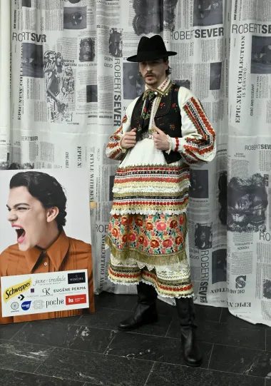 Poznata lica na modnoj reviji Robeta Severa 'Symphony 9' u nesvakidašnjim outfitima