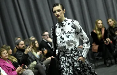 Poznata lica na modnoj reviji Robeta Severa 'Symphony 9' u nesvakidašnjim outfitima