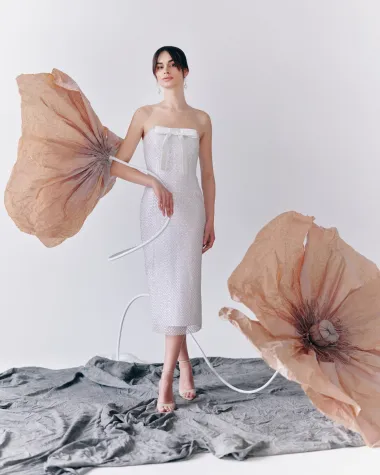 U iščekivanju proljetne kolekcije dobili smo nešto potpuno neočekivano, a zašto se Diana Viljevac odlučila okrenuti baš ovom projektu može objasniti činjenica da se moda mijenja, ali upiti za vjenčanice nikada ne prestaju. 
