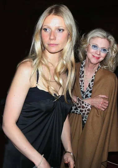 Blythe Danner, poznata po mnogim ulogama na filmu, televiziji i Broadwayu, prenijela je svoju ljubav prema glumi  na kćer Gwyneth Paltrow, jednu od najsvestranijih holivudskih glumica.