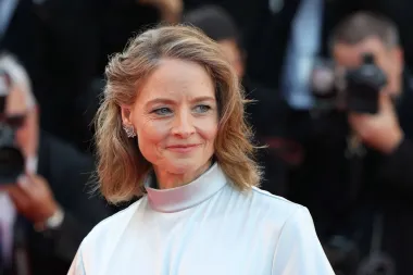 Jodie Foster ili Scarlett Johansson? Ne znamo tko bolje nosi ledeno plavu haljinu