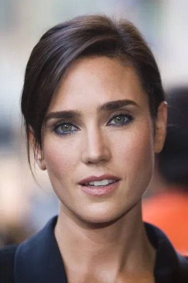 Jennifer Connelly je tijekom svoje karijere isprobavala različite dužine i stilove kose, ali njezin prelazak s duge na kratku kosu zabilježen je kao jedna od najhrabrijih transformacija. 