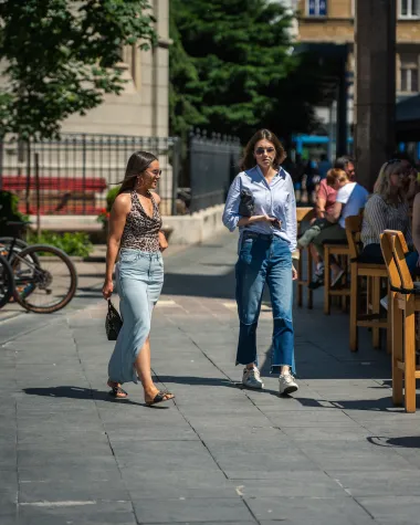 Zagrebačka špica: Miran Kurspahić osvojio centar grada u kaubojskom šeširu, a dame blistaju