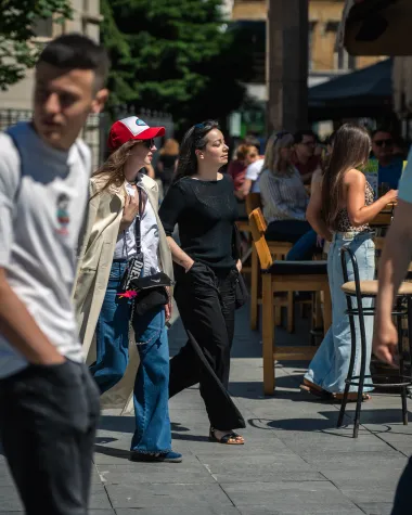 Zagrebačka špica: Miran Kurspahić osvojio centar grada u kaubojskom šeširu, a dame blistaju