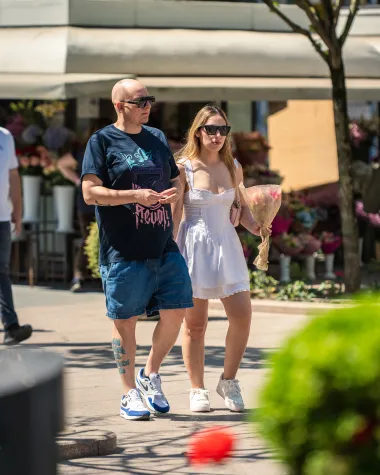 Zagrebačka špica: Miran Kurspahić osvojio centar grada u kaubojskom šeširu, a dame blistaju