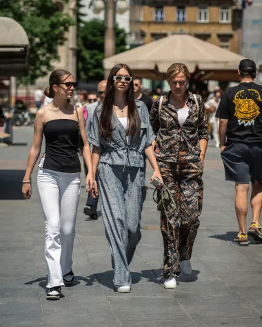Zagrebačka špica: Miran Kurspahić osvojio centar grada u kaubojskom šeširu, a dame blistaju