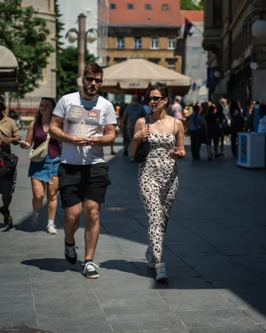 Zagrebačka špica: Miran Kurspahić osvojio centar grada u kaubojskom šeširu, a dame blistaju