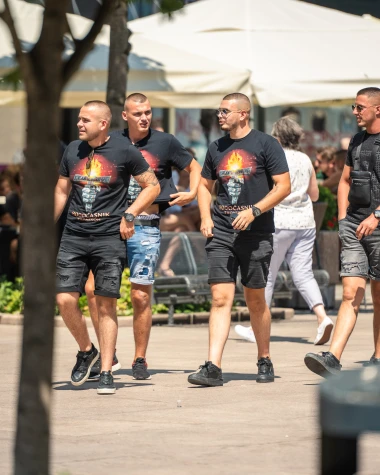 Kako je izgledala zagrebačka špica na dan Thompsonovog koncerta? Puno lijepih žena i sretnih fanova