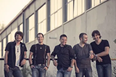 Buđenje novom pjesmom 'Nije to ljubav' najavljuje veliki samostalni koncert