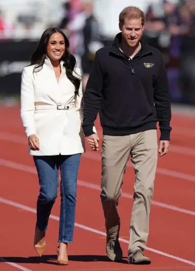 Evolucija stila Meghan Markle: Od elegantne vojvotkinje do ležerne Amerikanke