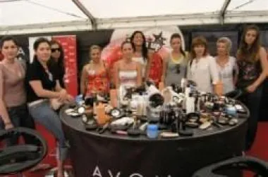 Proglašene finalistice natjecanja Avon Make Up Road Show