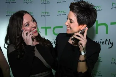 Predstavljen novi HTC ONE® uz nastup Gibonnija
