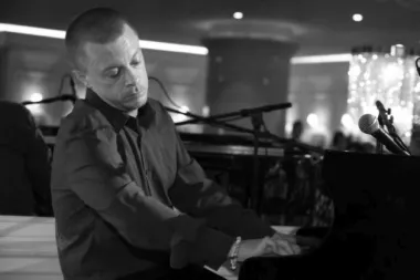 Matija Dedić otvara jazz sezonu u Saxu!