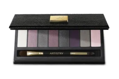 Amway predstavlja paletu sjenila ARTISTRY™ Little Black Dress