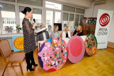 Od danas umjetnički medaljoni krase brojne hrvatske domove, a prikupljena sredstva donirana su centru "Vinko Bek"