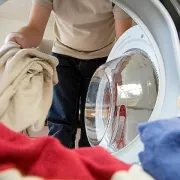 Pomognite u kreiranju tekućeg deterdženta za laka zaprljanja