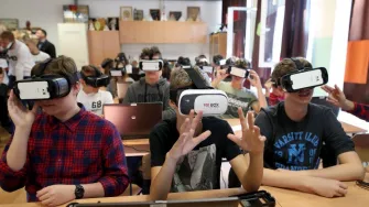 Osnovnoškolci uče povijest uz pomoć virtualne stvarnosti