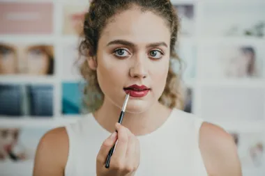 Osim outfita, za posao je jednako važan i idealan makeup