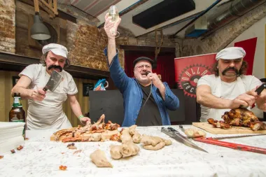 Let 3 rezao i dijelio antivalentinovsku janjetinu uz puštanje Goluba Vase!