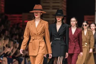Otkrivamo koja će naša dizajnerska imena obilježiti jedan od najvećih modnih događaja