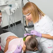 Razbijanje mita o štetnosti izbjeljivanja zubi