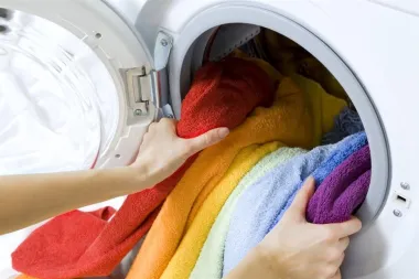 5 odličnih razloga zašto bi trebala uliti alkoholni ocat u svoju perilicu za rublje