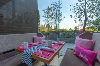 Želiš odsjesti u apartmanu inspiriranim Barbie? Sada možeš!