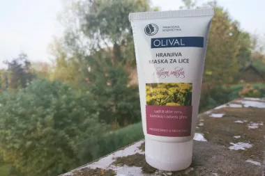 Test zona: Olival hranjiva maska za lice s uljem smilja