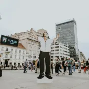 'Gigantski' Mišo Kovač osvanuo na Trgu bana jelačića