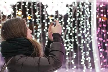 Evo kako što bolje izgledati na blagdanskim fotografijama