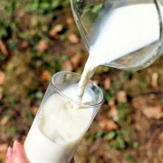 9 znakova da bi možda trebala prestati piti mlijeko