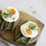 Zbog šparoga vrijedi izgrebati ruke! Donosimo tri recepta za ovu proljetnu deliciju