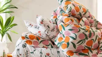 Ovih dana svi smo u krevetima, pa zašto se ne bismo počastili nekom od ovih prekrasnih posteljina?