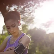 Nikako se ne možeš odlučiti bi li trčala ujutro ili navečer? Možda ti možemo pomoći