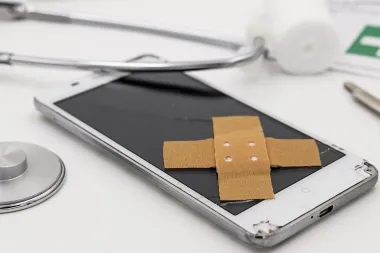 Znate li kako promijeniti staklo na mobitelu?