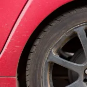Kako ukloniti smolu s automobila?