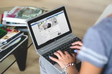 Koja je razlika između Facebook profila i stranice?